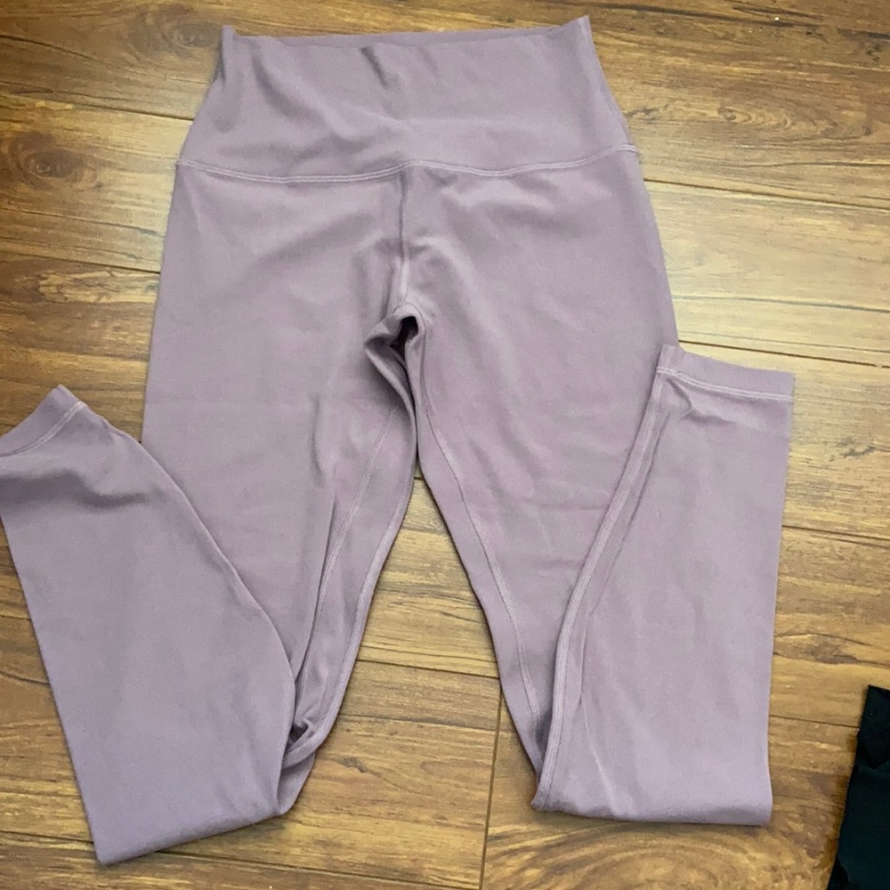 Light purple lulu aligns